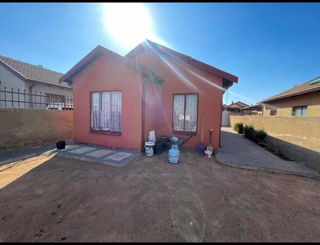 3 BEDROOM HOUSE FOR SALE IN SOSHANGUVE VV